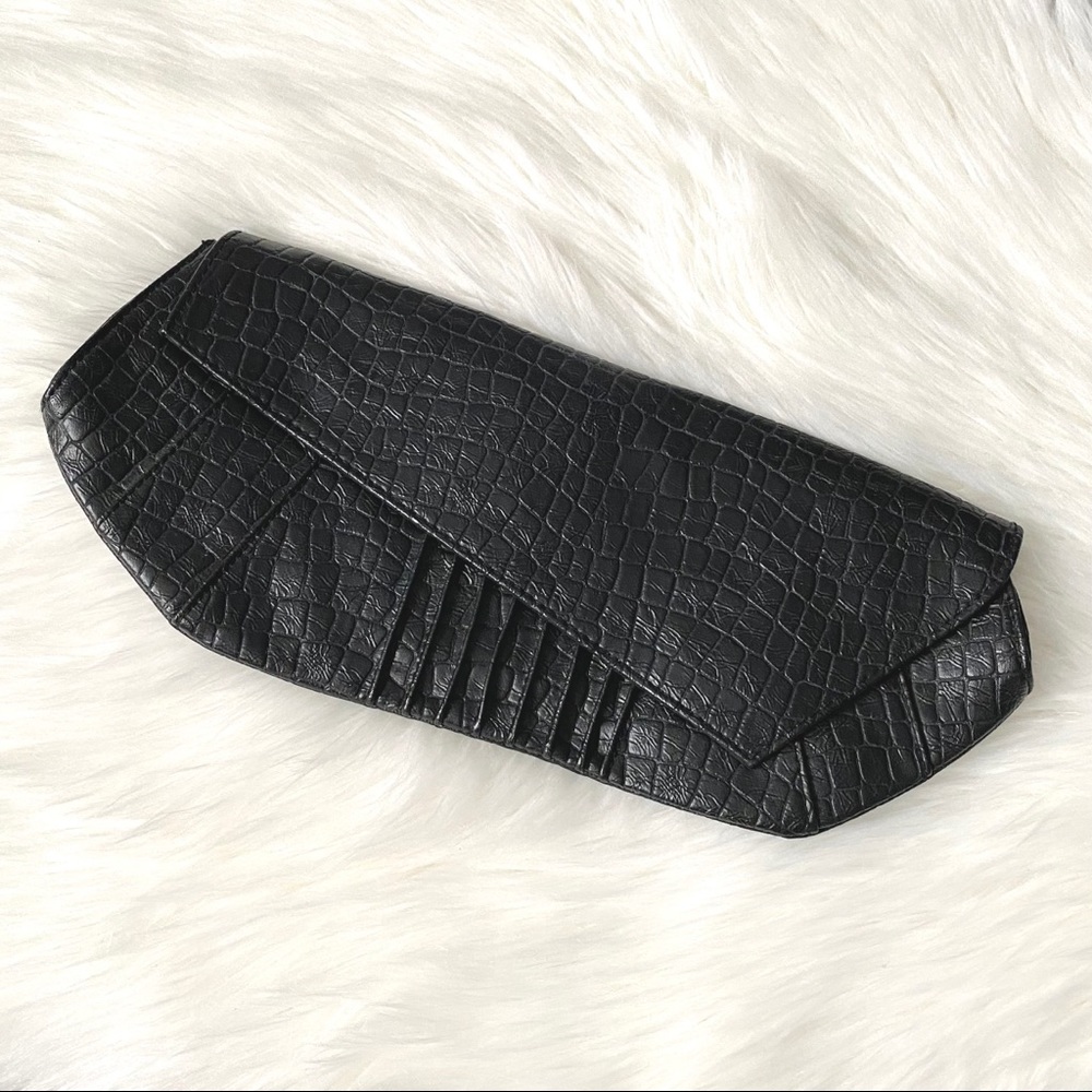 Black clutch